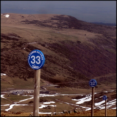 dh---encore-un-peu-de-neige-je-grimpe-l-haut--skis- 13830042903 o