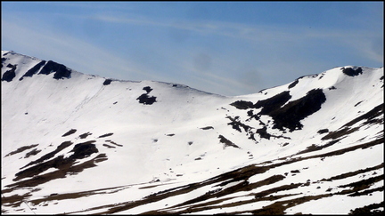 dh---encore-un-peu-de-neige-je-grimpe-l-haut--skis- 13829996443 o